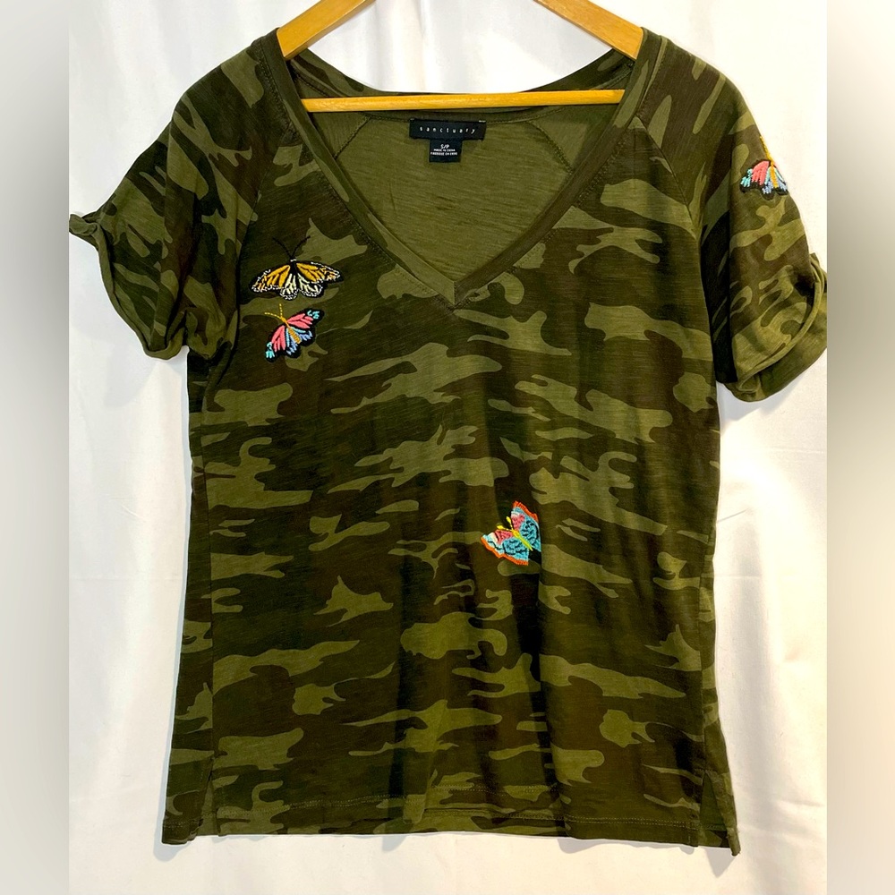 Sanctuary Womens V-neck Camo Embroidered Butterflies T-Shirt Boho Streetwear Pop
